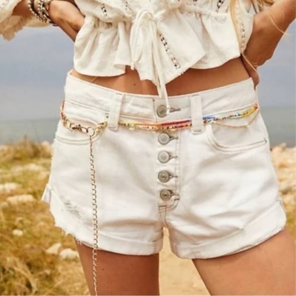 Free People Romeo Rolled white jean shorts size 28